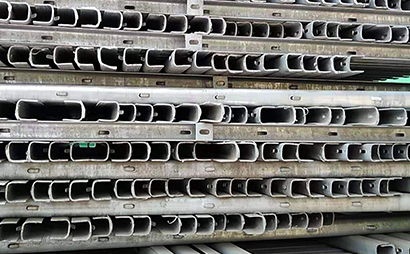 U C型刺鋼絲立柱