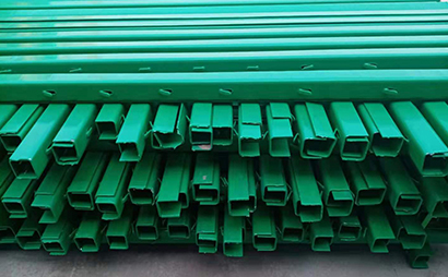 U C型刺鋼絲立柱