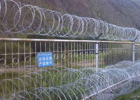 刀片刺繩圍欄.jpg 刀片刺繩圍欄.jpg